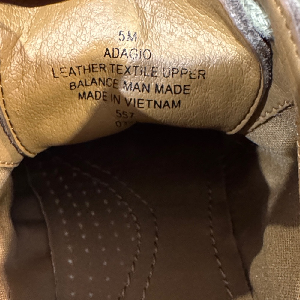 Easy Spirit Women’s Size 5 Tan Suede Shoes. Excellent Condition - Picture 4 of 5